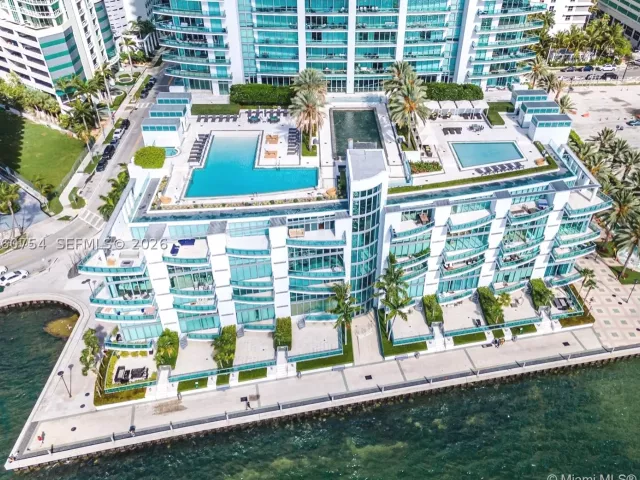 3-bedroom condo for sale in Miami - 1331 Brickell Bay Dr 2805 - MondialRealty