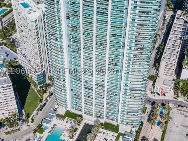 3-bedroom condo for sale in Miami - 1331 Brickell Bay Dr 2805 - MondialRealty