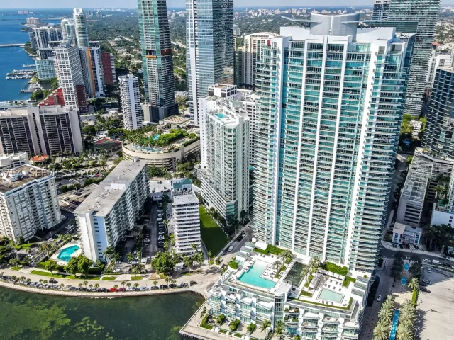 3-bedroom condo for sale in Miami - 1331 Brickell Bay Dr 2805 - MondialRealty