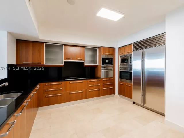 3-bedroom condo for sale in Miami - 1331 Brickell Bay Dr 2805 - MondialRealty