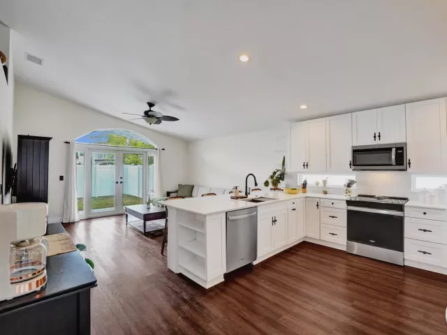 3-bedroom home for sale in Pembroke Pines - 18343 SW 5TH Court - MondialRealty