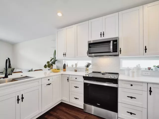 3-bedroom home for sale in Pembroke Pines - 18343 SW 5TH Court - MondialRealty