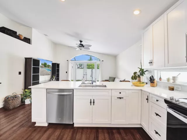 3-bedroom home for sale in Pembroke Pines - 18343 SW 5TH Court - MondialRealty