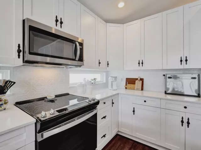 3-bedroom home for sale in Pembroke Pines - 18343 SW 5TH Court - MondialRealty