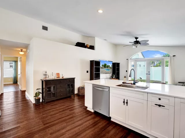 3-bedroom home for sale in Pembroke Pines - 18343 SW 5TH Court - MondialRealty