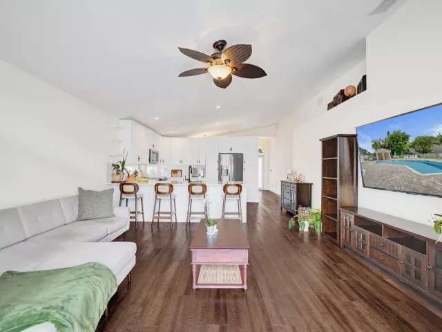 3-bedroom home for sale in Pembroke Pines - 18343 SW 5TH Court - MondialRealty