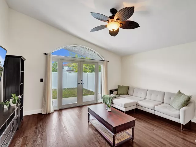 3-bedroom home for sale in Pembroke Pines - 18343 SW 5TH Court - MondialRealty