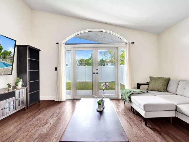 3-bedroom home for sale in Pembroke Pines - 18343 SW 5TH Court - MondialRealty