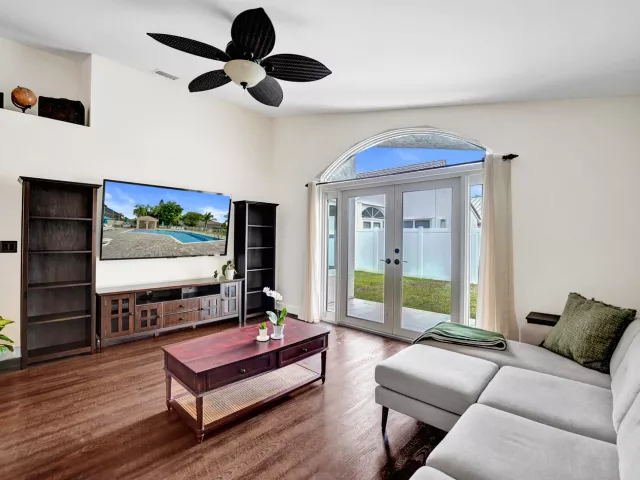 3-bedroom home for sale in Pembroke Pines - 18343 SW 5TH Court - MondialRealty
