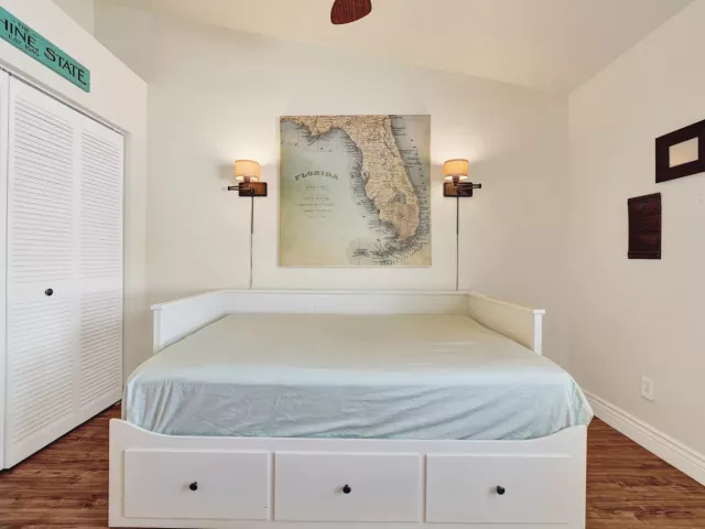 3-bedroom home for sale in Pembroke Pines - 18343 SW 5TH Court - MondialRealty