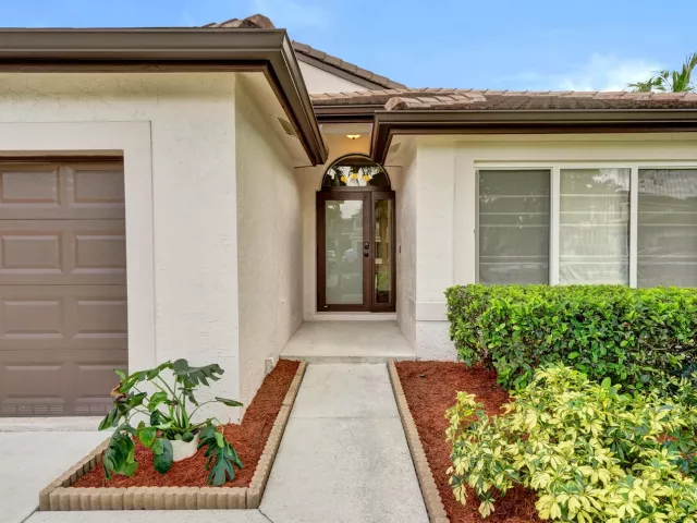 3-bedroom home for sale in Pembroke Pines - 18343 SW 5TH Court - MondialRealty