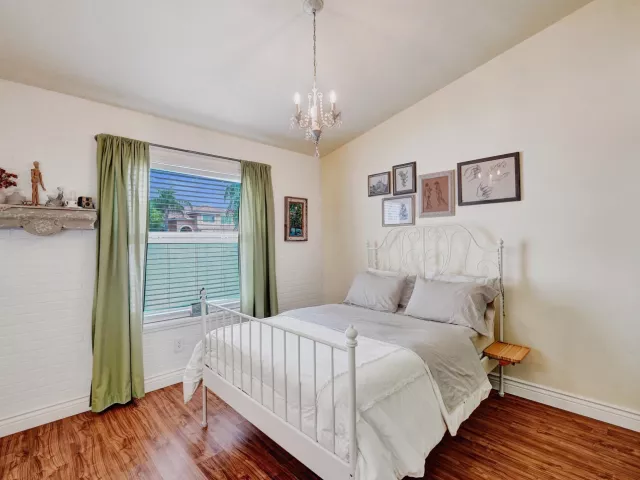 3-bedroom home for sale in Pembroke Pines - 18343 SW 5TH Court - MondialRealty