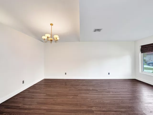 3-bedroom home for sale in Pembroke Pines - 18343 SW 5TH Court - MondialRealty