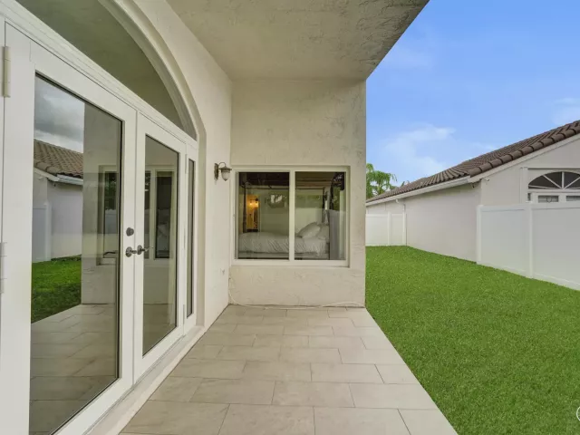 3-bedroom home for sale in Pembroke Pines - 18343 SW 5TH Court - MondialRealty