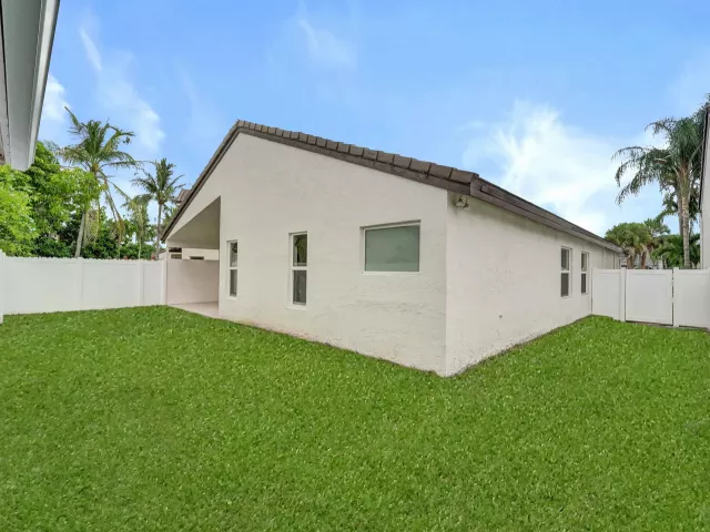 3-bedroom home for sale in Pembroke Pines - 18343 SW 5TH Court - MondialRealty