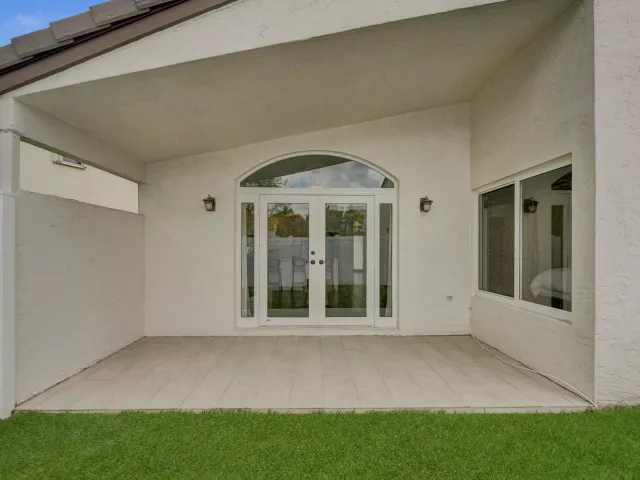 3-bedroom home for sale in Pembroke Pines - 18343 SW 5TH Court - MondialRealty