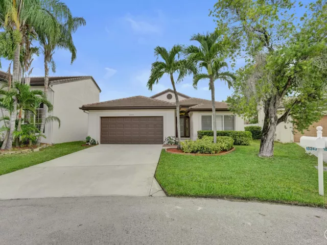 3-bedroom home for sale in Pembroke Pines - 18343 SW 5TH Court - MondialRealty