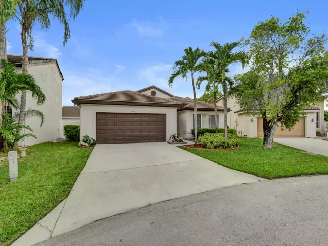 3-bedroom home for sale in Pembroke Pines - 18343 SW 5TH Court - MondialRealty