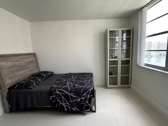 2-bedroom condo for sale in Sunny Isles Beach - 250 174th St 1808 - MondialRealty