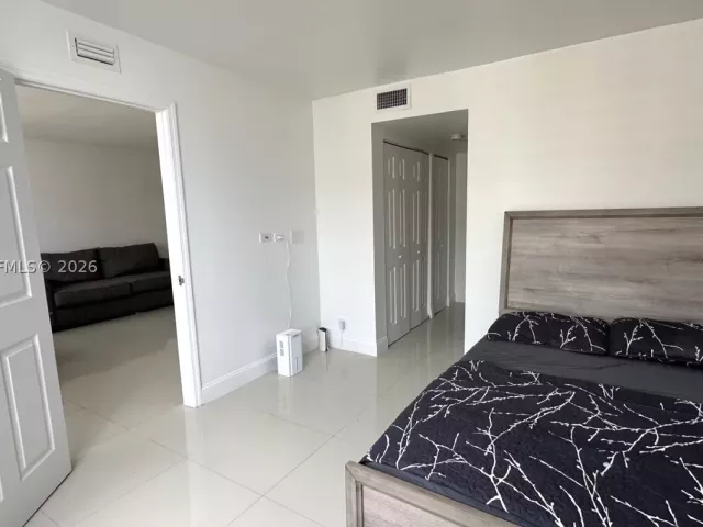 2-bedroom condo for sale in Sunny Isles Beach - 250 174th St 1808 - MondialRealty