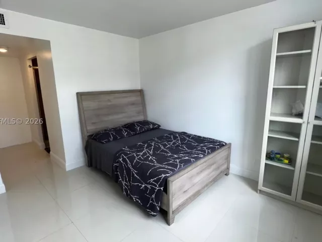 2-bedroom condo for sale in Sunny Isles Beach - 250 174th St 1808 - MondialRealty