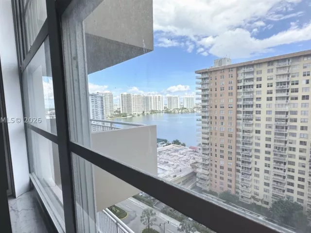 2-bedroom condo for sale in Sunny Isles Beach - 250 174th St 1808 - MondialRealty