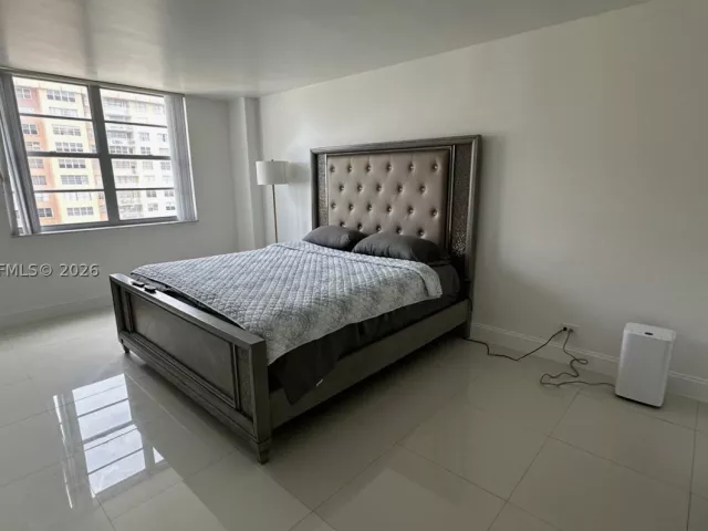 2-bedroom condo for sale in Sunny Isles Beach - 250 174th St 1808 - MondialRealty