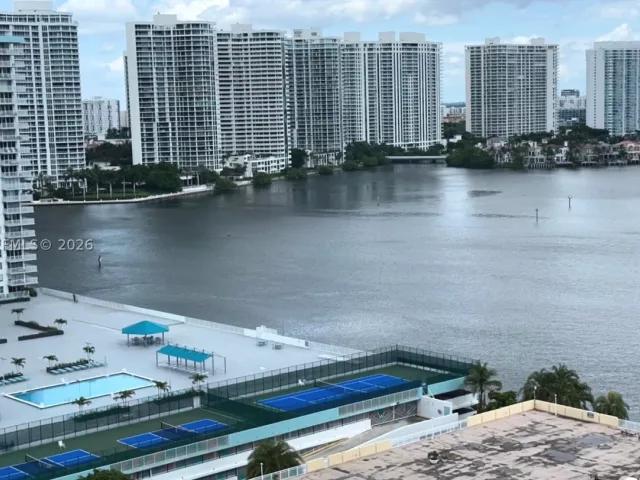 2-bedroom condo for sale in Sunny Isles Beach - 250 174th St 1808 - MondialRealty
