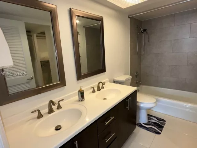 2-bedroom condo for sale in Sunny Isles Beach - 250 174th St 1808 - MondialRealty