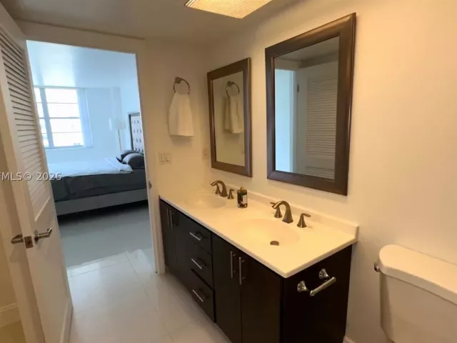 2-bedroom condo for sale in Sunny Isles Beach - 250 174th St 1808 - MondialRealty
