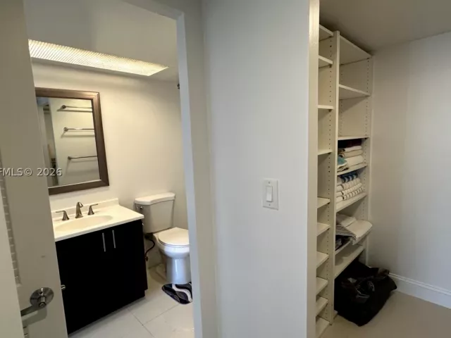 2-bedroom condo for sale in Sunny Isles Beach - 250 174th St 1808 - MondialRealty