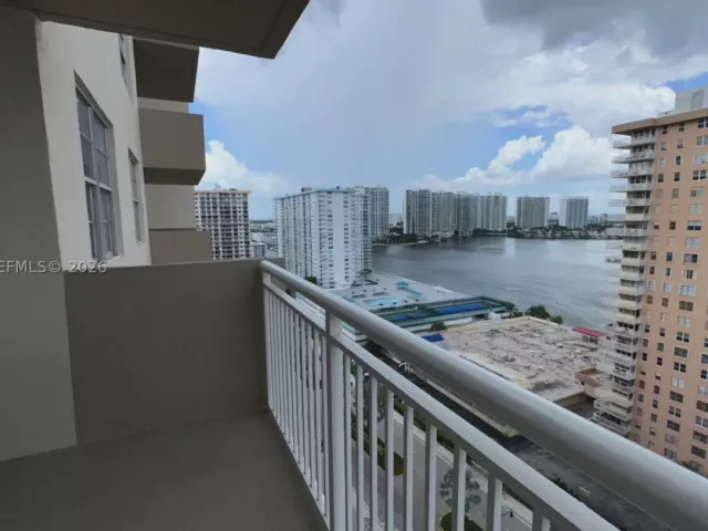 2-bedroom condo for sale in Sunny Isles Beach - 250 174th St 1808 - MondialRealty