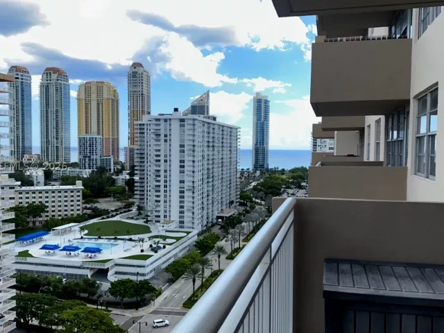 2-bedroom condo for sale in Sunny Isles Beach - 250 174th St 1808 - MondialRealty