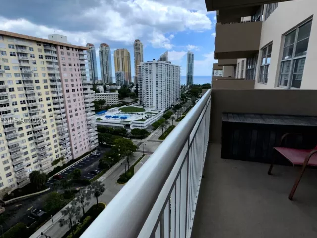 2-bedroom condo for sale in Sunny Isles Beach - 250 174th St 1808 - MondialRealty