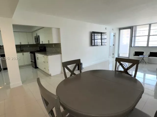 2-bedroom condo for sale in Sunny Isles Beach - 250 174th St 1808 - MondialRealty