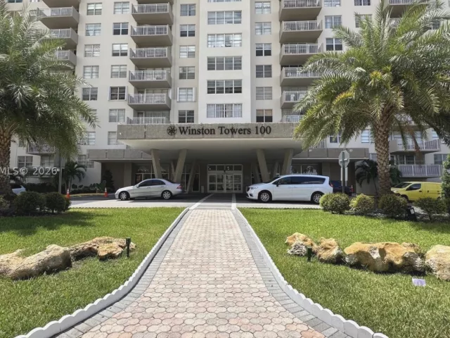 2-bedroom condo for sale in Sunny Isles Beach - 250 174th St 1808 - MondialRealty
