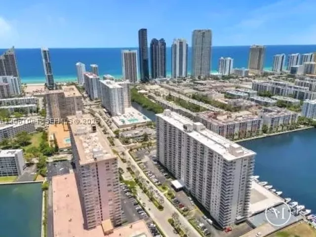 2-bedroom condo for sale in Sunny Isles Beach - 250 174th St 1808 - MondialRealty