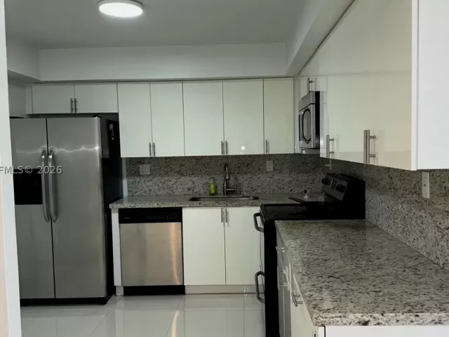 2-bedroom condo for sale in Sunny Isles Beach - 250 174th St 1808 - MondialRealty