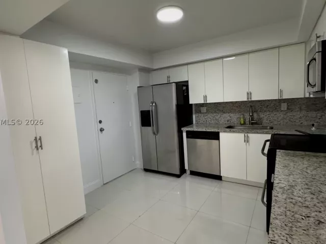 2-bedroom condo for sale in Sunny Isles Beach - 250 174th St 1808 - MondialRealty