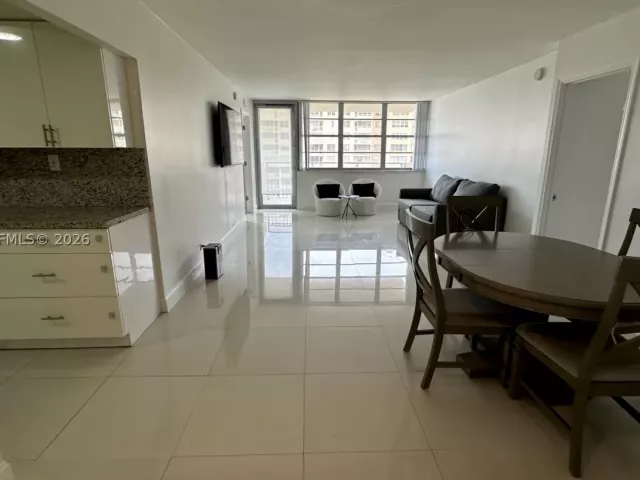 2-bedroom condo for sale in Sunny Isles Beach - 250 174th St 1808 - MondialRealty
