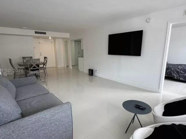 2-bedroom condo for sale in Sunny Isles Beach - 250 174th St 1808 - MondialRealty