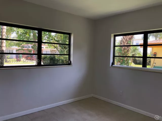 4-bedroom home for rent in Miami - 2560 NE 200th St 0 - MondialRealty