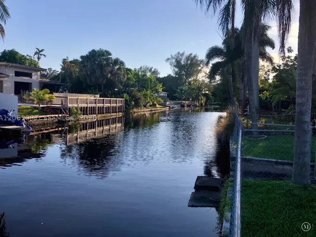 4-bedroom home for rent in Miami - 2560 NE 200th St 0 - MondialRealty