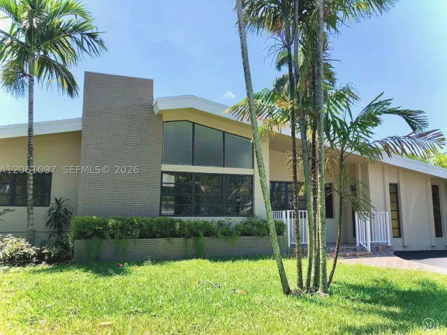 4-bedroom home for rent in Miami - 2560 NE 200th St 0 - MondialRealty