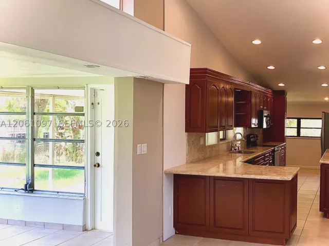 4-bedroom home for rent in Miami - 2560 NE 200th St 0 - MondialRealty