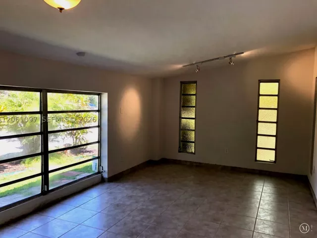 4-bedroom home for rent in Miami - 2560 NE 200th St 0 - MondialRealty