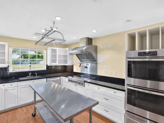 3-bedroom home for sale in Homestead - 1728 NW 20th St - MondialRealty