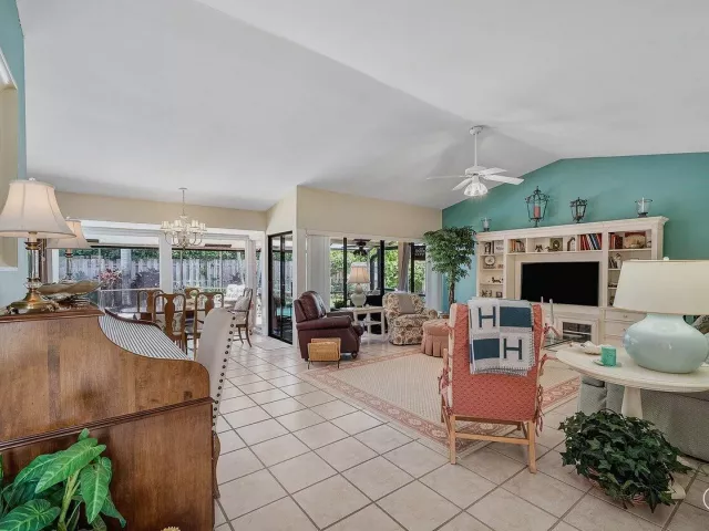 3-bedroom home for sale in Boca Raton - 2371 NW 30th Road - MondialRealty