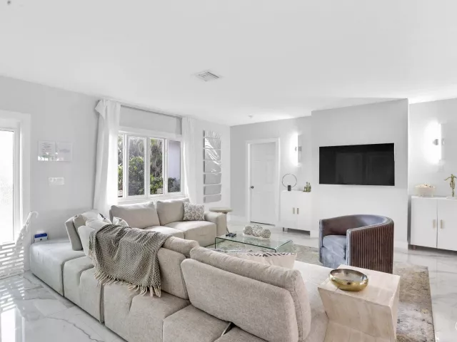 4-bedroom home for rent in Fort Lauderdale - 3025 CENTER Avenue - MondialRealty