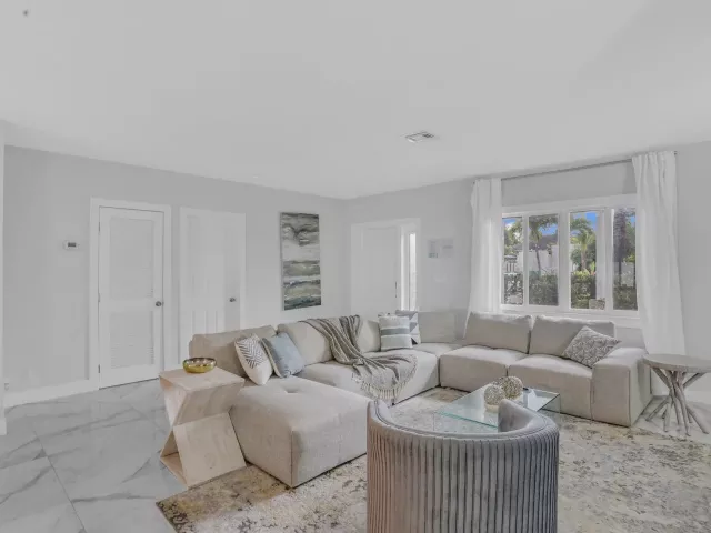 4-bedroom home for rent in Fort Lauderdale - 3025 CENTER Avenue - MondialRealty